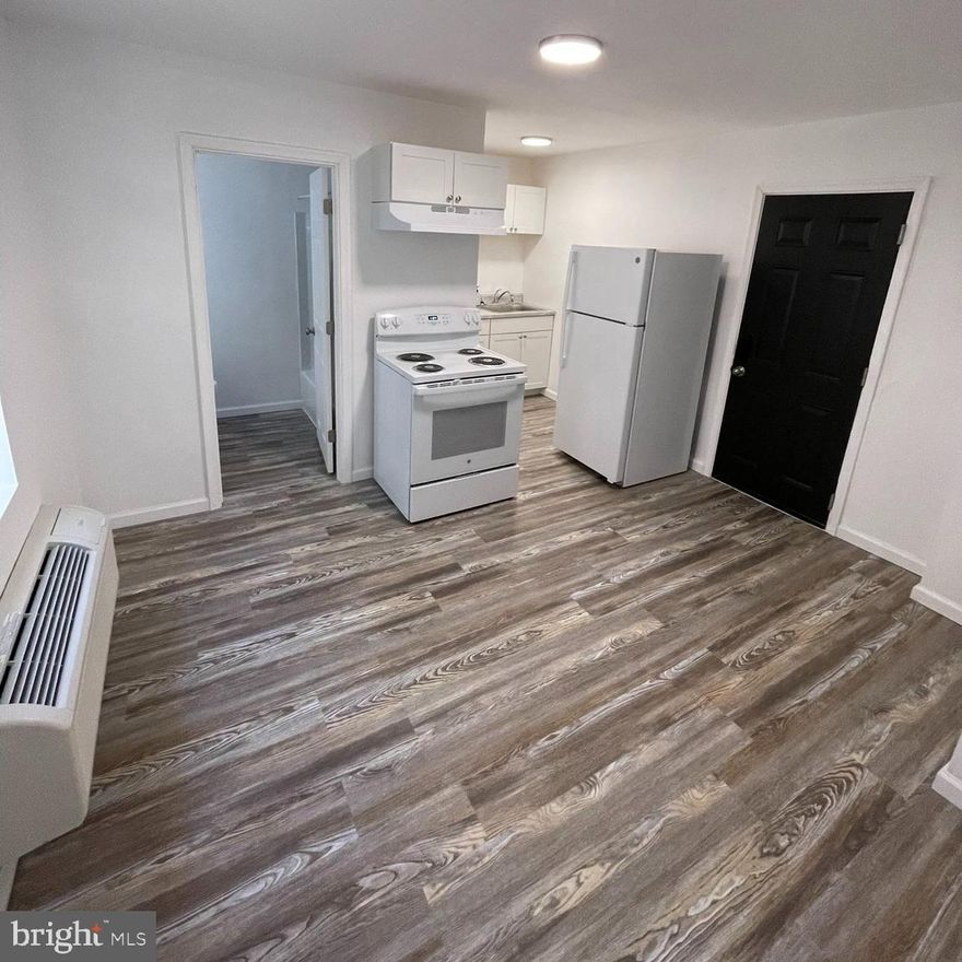 Newly Renovated- 1 Bedrooms, 2nd Floor - All new appliances.  Close to Temple Hospital and Science Center- Water included. Tenant pays electric.  No elevator, this unit is on 2nd floor.