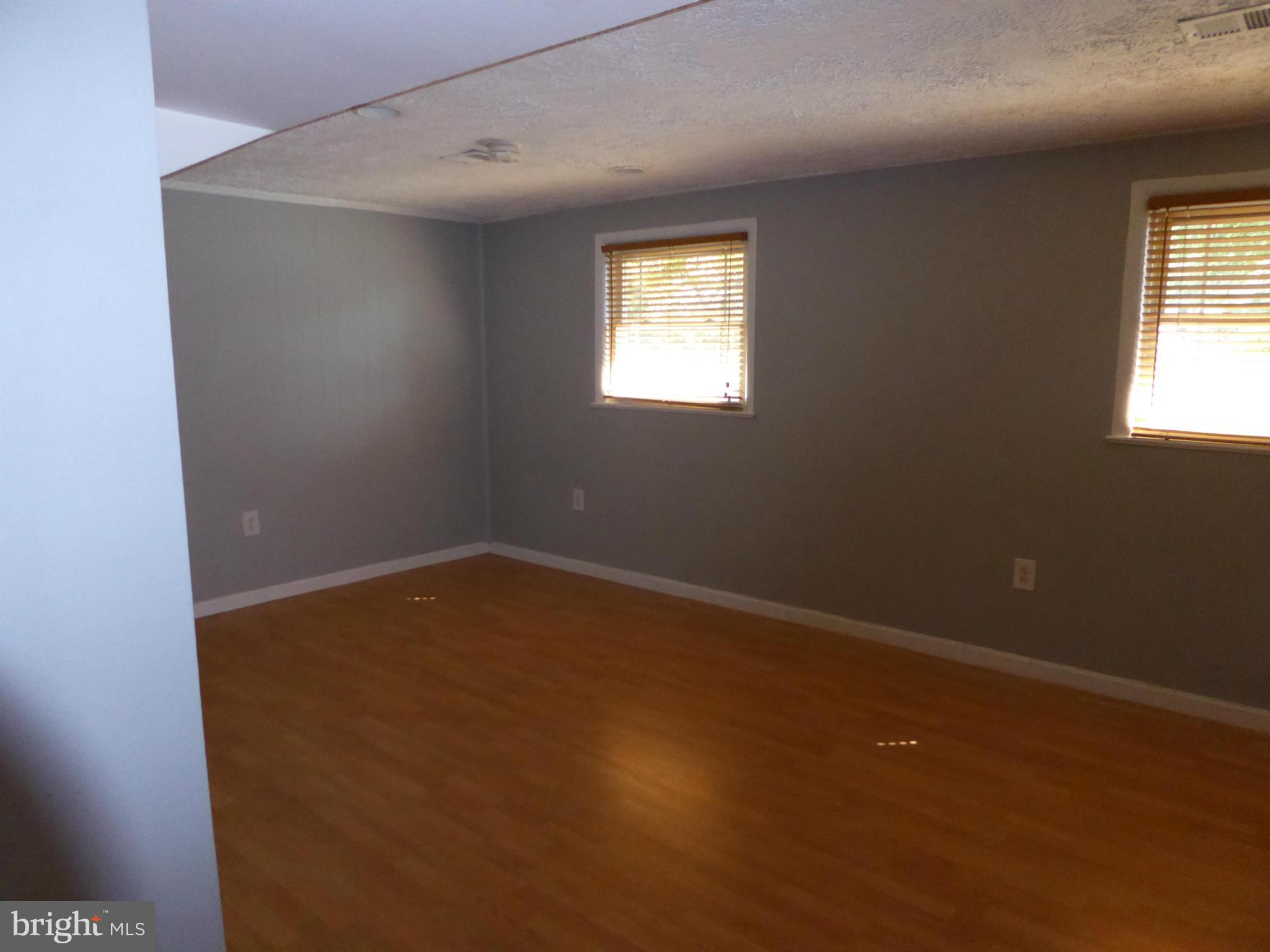 ROSE HILL PARK - Residential Lease