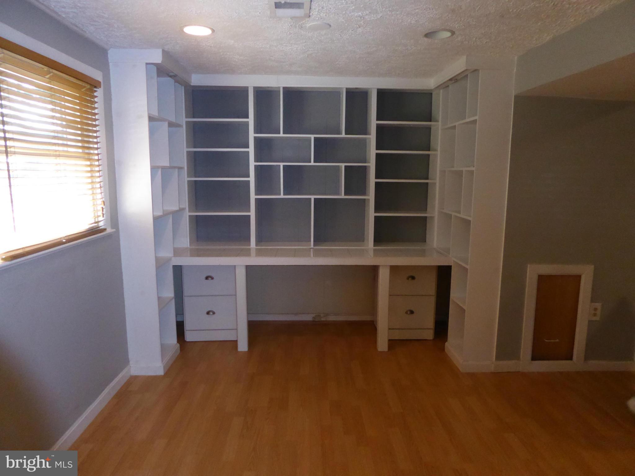 ROSE HILL PARK - Residential Lease