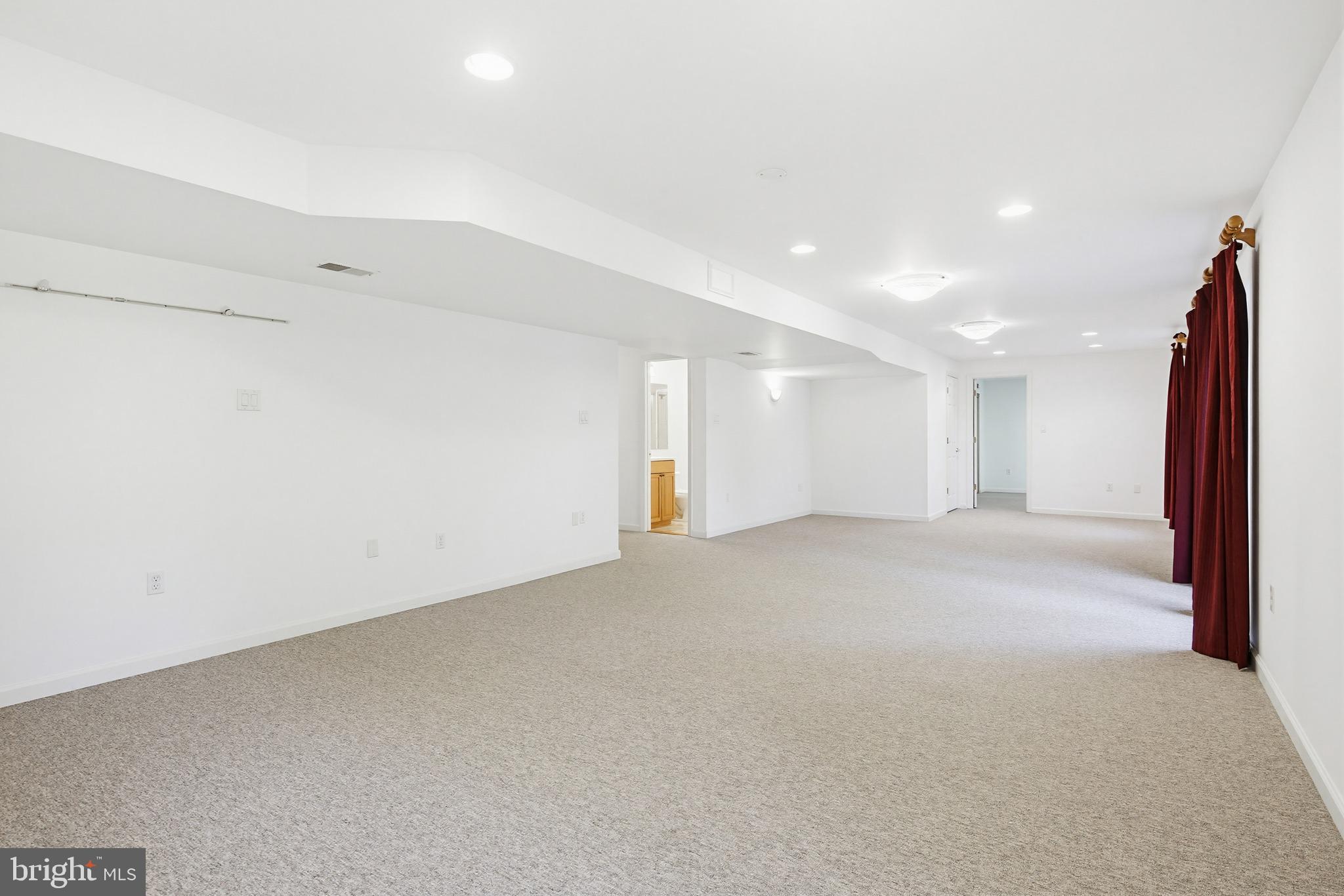 VILLAGE OF RIVER HILL - Residential