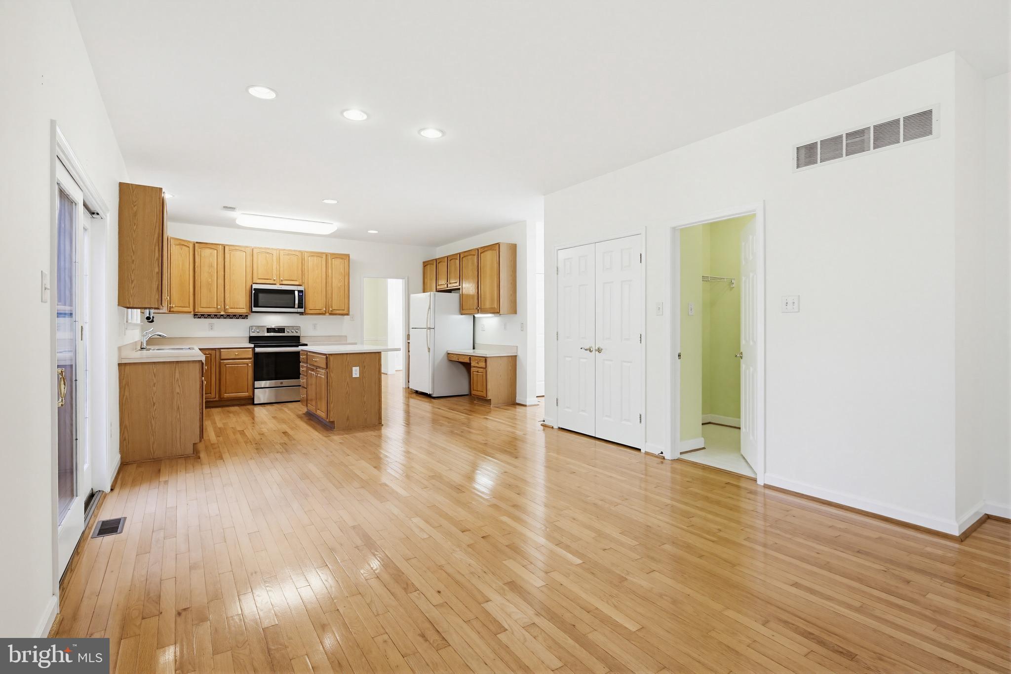 VILLAGE OF RIVER HILL - Residential