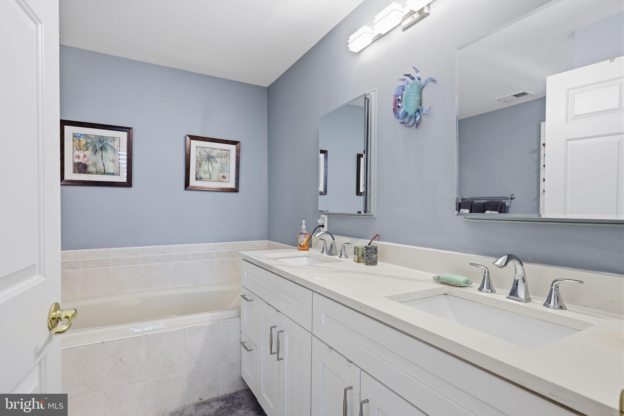 HERITAGE CR ESTS - Residential