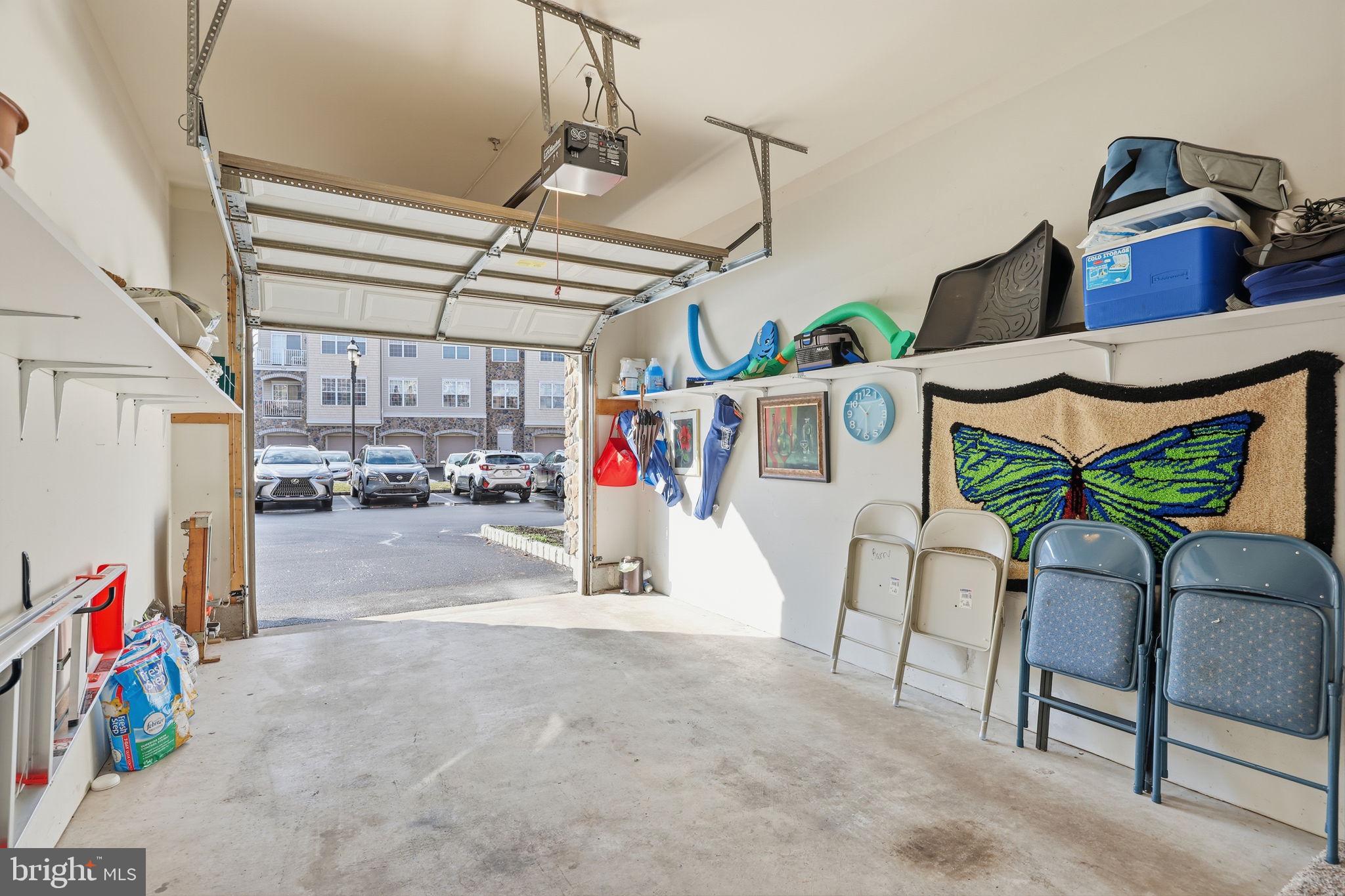 HERITAGE CR ESTS - Residential