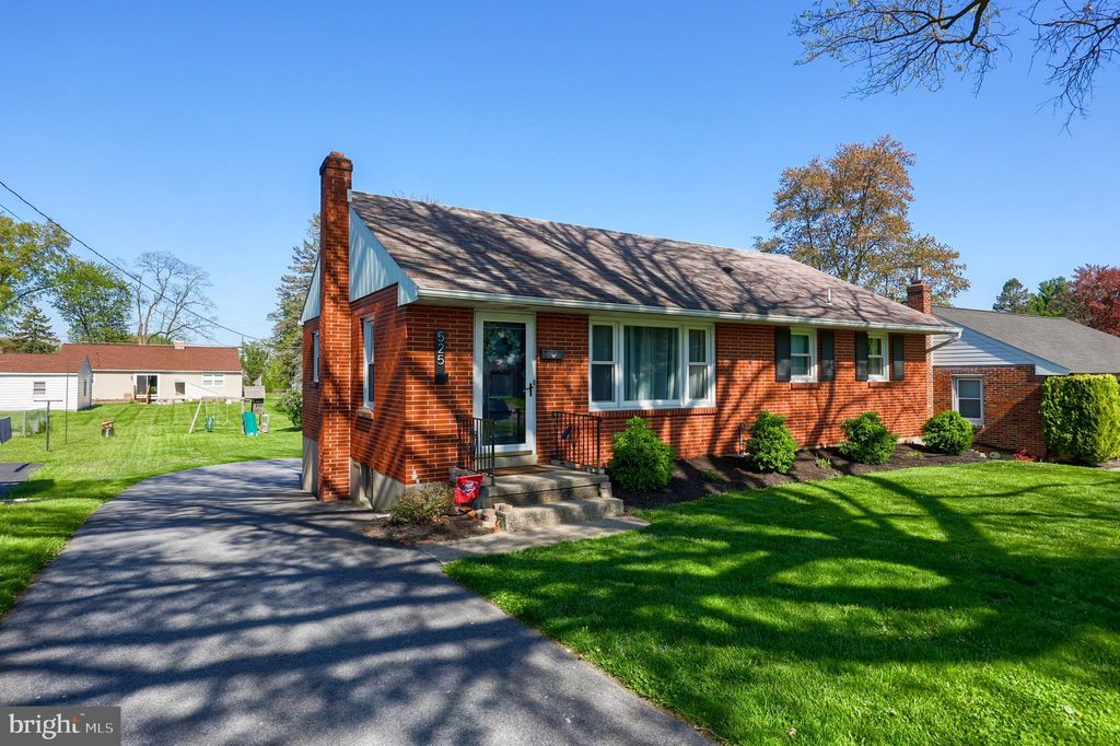 Photo of 525 Highlawn Avenue, ELIZABETHTOWN, PA 17022 (MLS # PALA2061624)