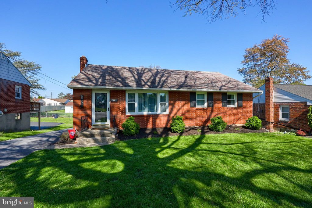 Photo of 525 Highlawn Avenue, ELIZABETHTOWN, PA 17022 (MLS # PALA2061624)