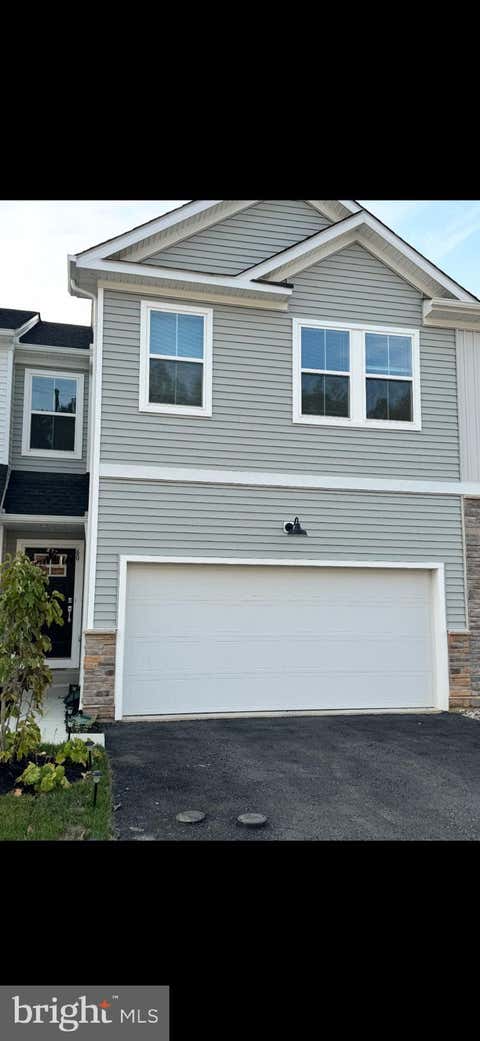 Townhouse For Rent - 60 Four Leaf Drive<br/> Chester County, DOWNINGTOWN, PA 19335