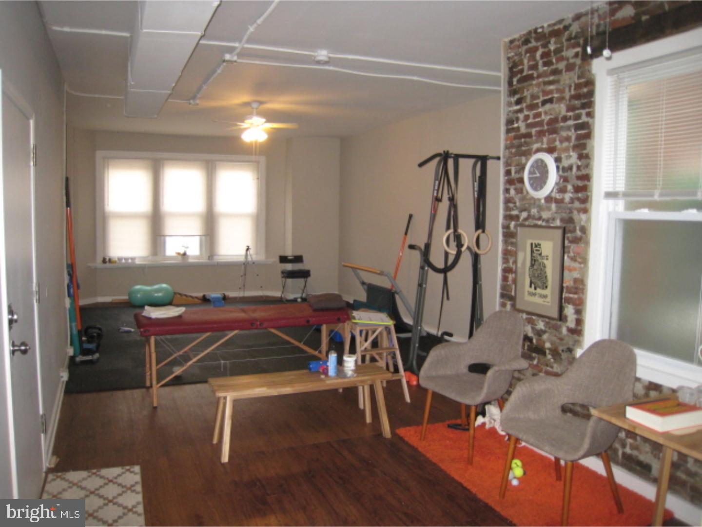 QUEEN VILLAGE - Commercial Sale