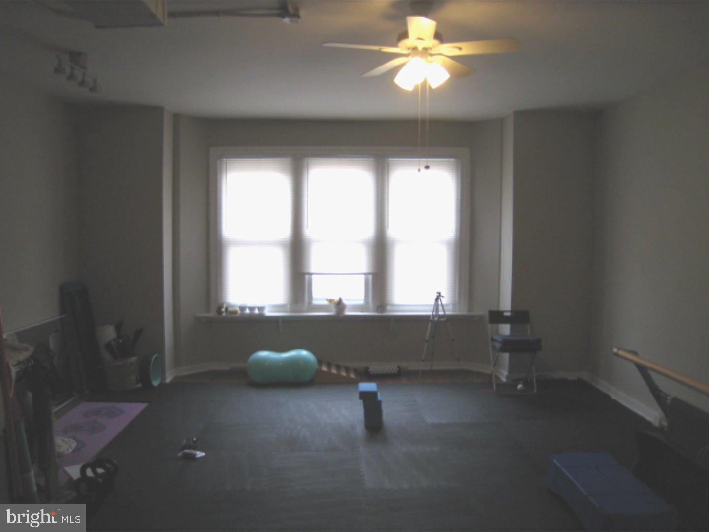 QUEEN VILLAGE - Commercial Sale