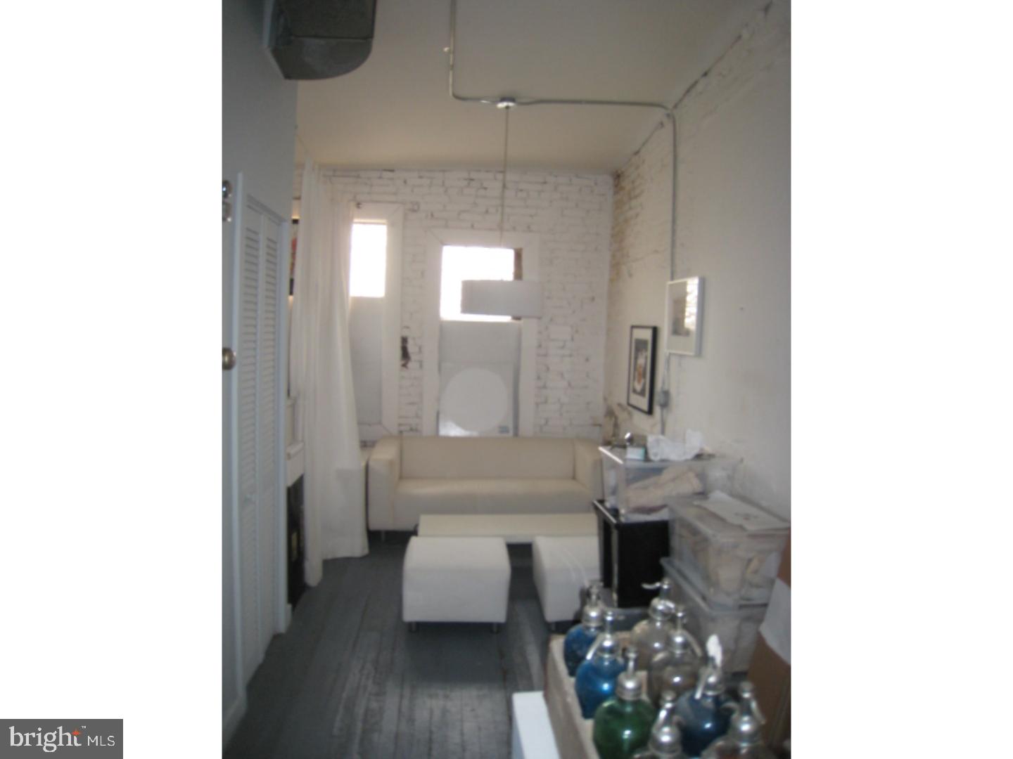 QUEEN VILLAGE - Commercial Sale