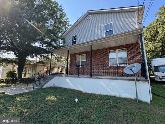 4230 EADS ST NE, WASHINGTON, DC 20019 - Image 4c8b5932dd2fb8fb95fb4dd552b61061/3190927406