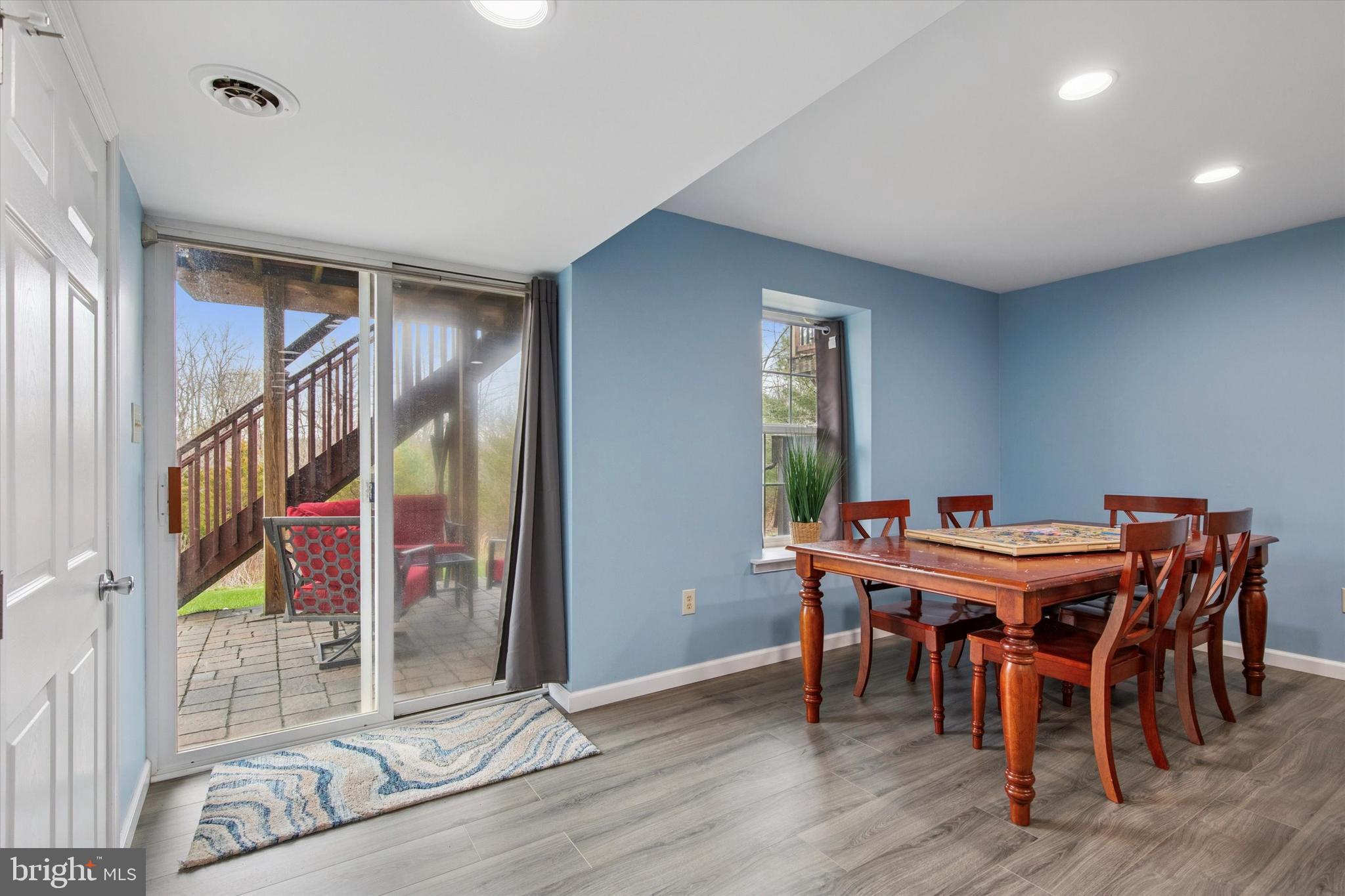 PRESTON COURT - Residential