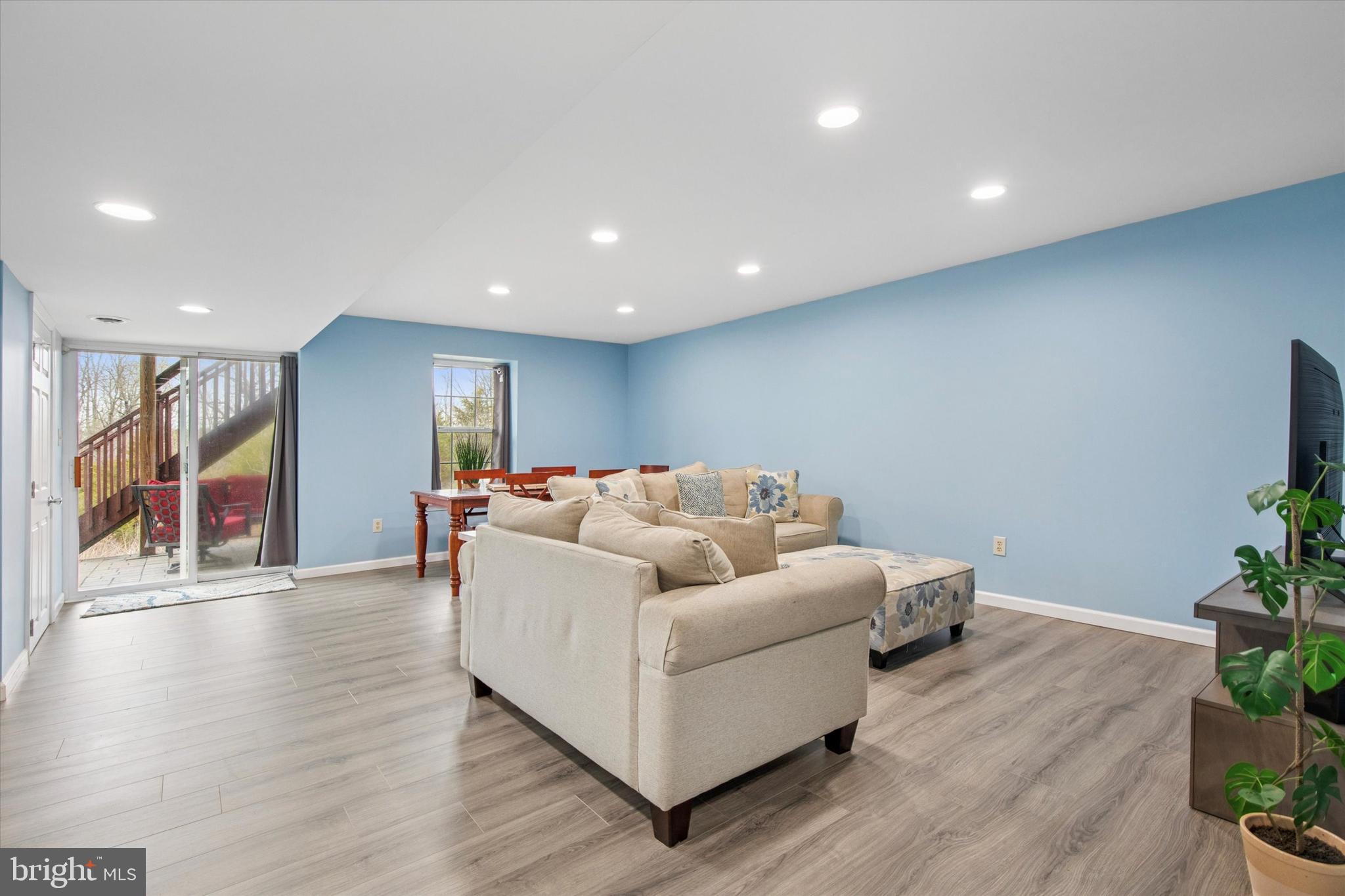 PRESTON COURT - Residential