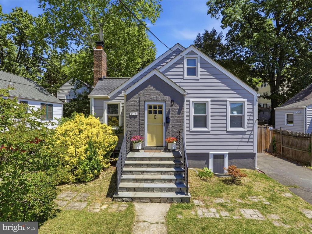 Photo of 2113 S Randolph Street, ARLINGTON, VA 22204 (MLS # VAAR2073352)