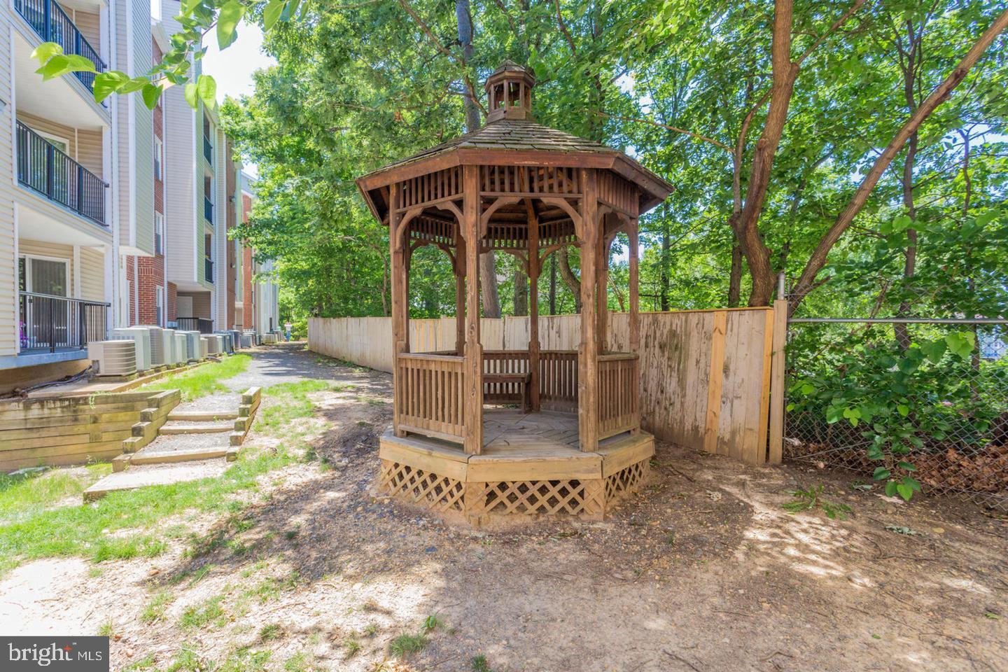 POINTE AT PARK CENTER - Residential