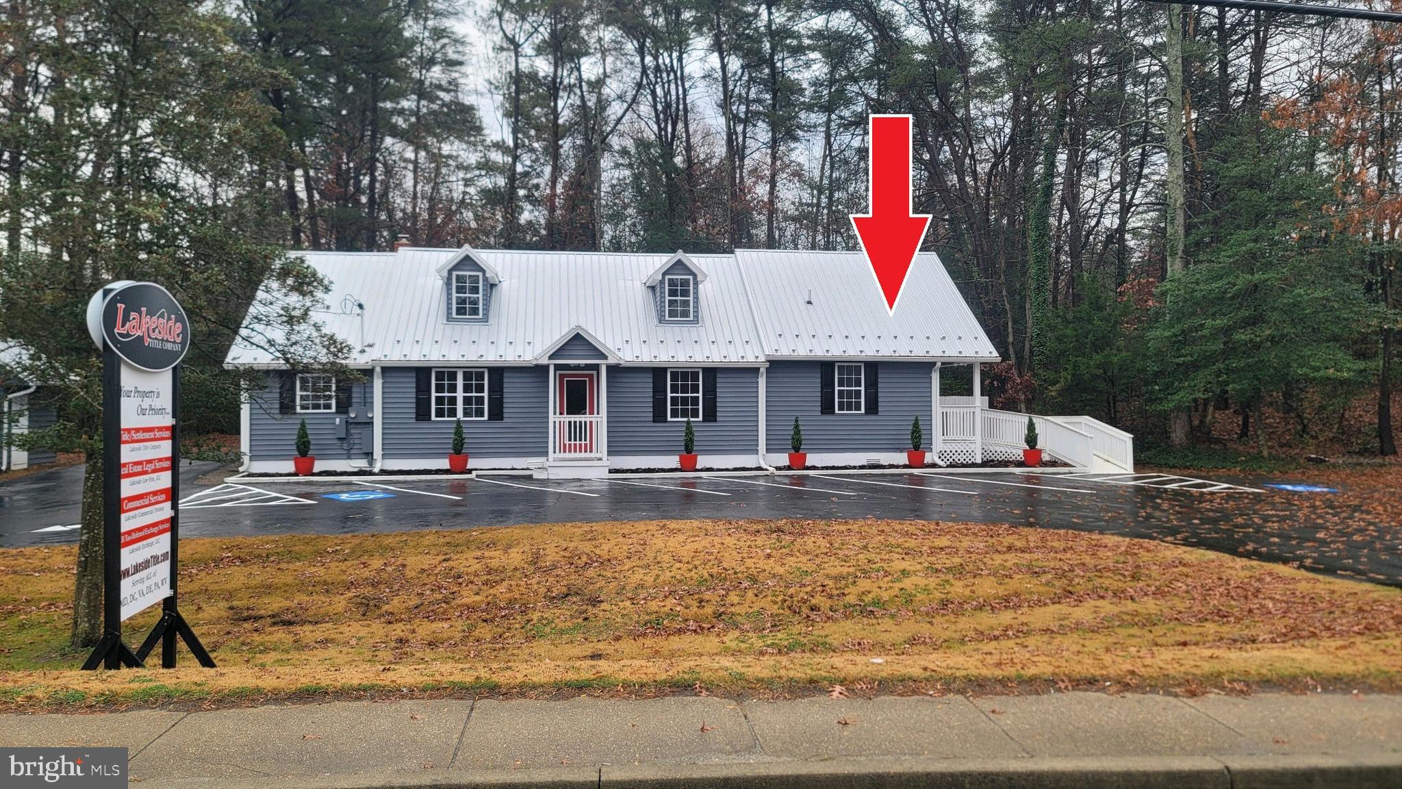 #### SMALL OFFICE SPACE FOR LEASE WITH ROAD FRONTAGE AND SIGNAGE AVAILABLE! ###
SPACE INCLUDES FRONT OFFICE AREA, 2 SEPARATE OFFICES, HANDICAPPED BATHROOM, RAMP FOR ENTRY, ACCESS TO REAR FENCED YARD AND PLENTY OF PAVED PARKING. SPACE HAS BEEN FULLY RENOVATED AND SHINES LIKE A NEW PENNY! CONNECTED TO BUSY REAL ESTATE TITLE OFFICE ADDING TO PUBLIC VISIBILITY. LOOKING FOR COMPLIMENTARY BUSINESS. GREAT SPOT FOR SMALL OFFICE/BUSINESS THAT APPRECIATES THE VALUE OF TRAFFIC VISIBILITY AND SIGNAGE!! YOUR BUSINESS WILL BE SEEN HERE!!