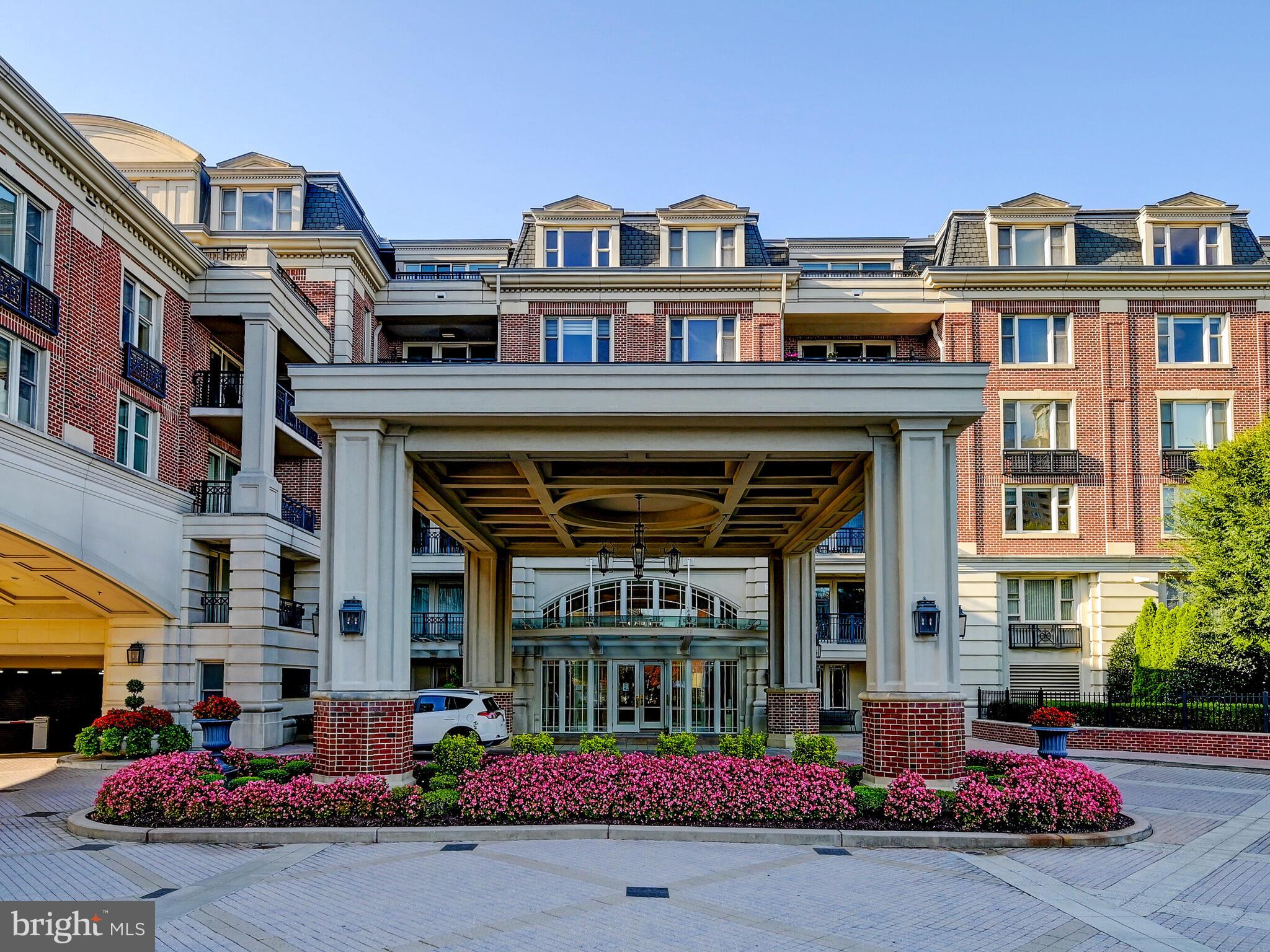 THE RITZ-CARLTON RESIDENCES - Residential