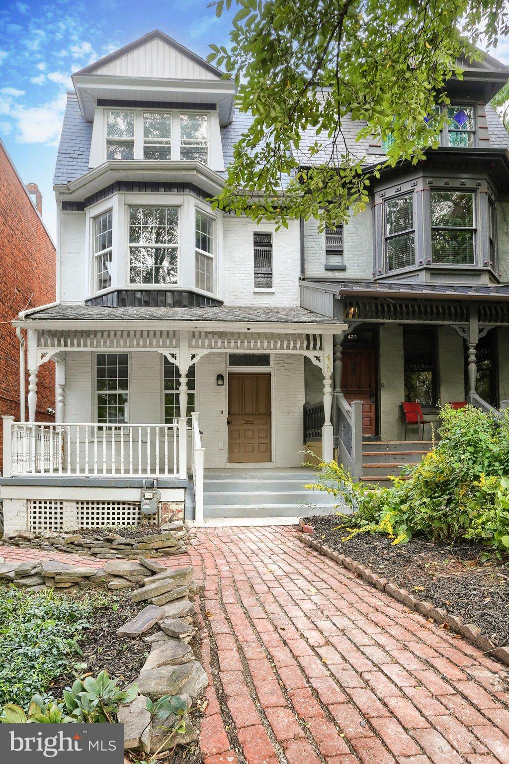435 LINCOLN STREET