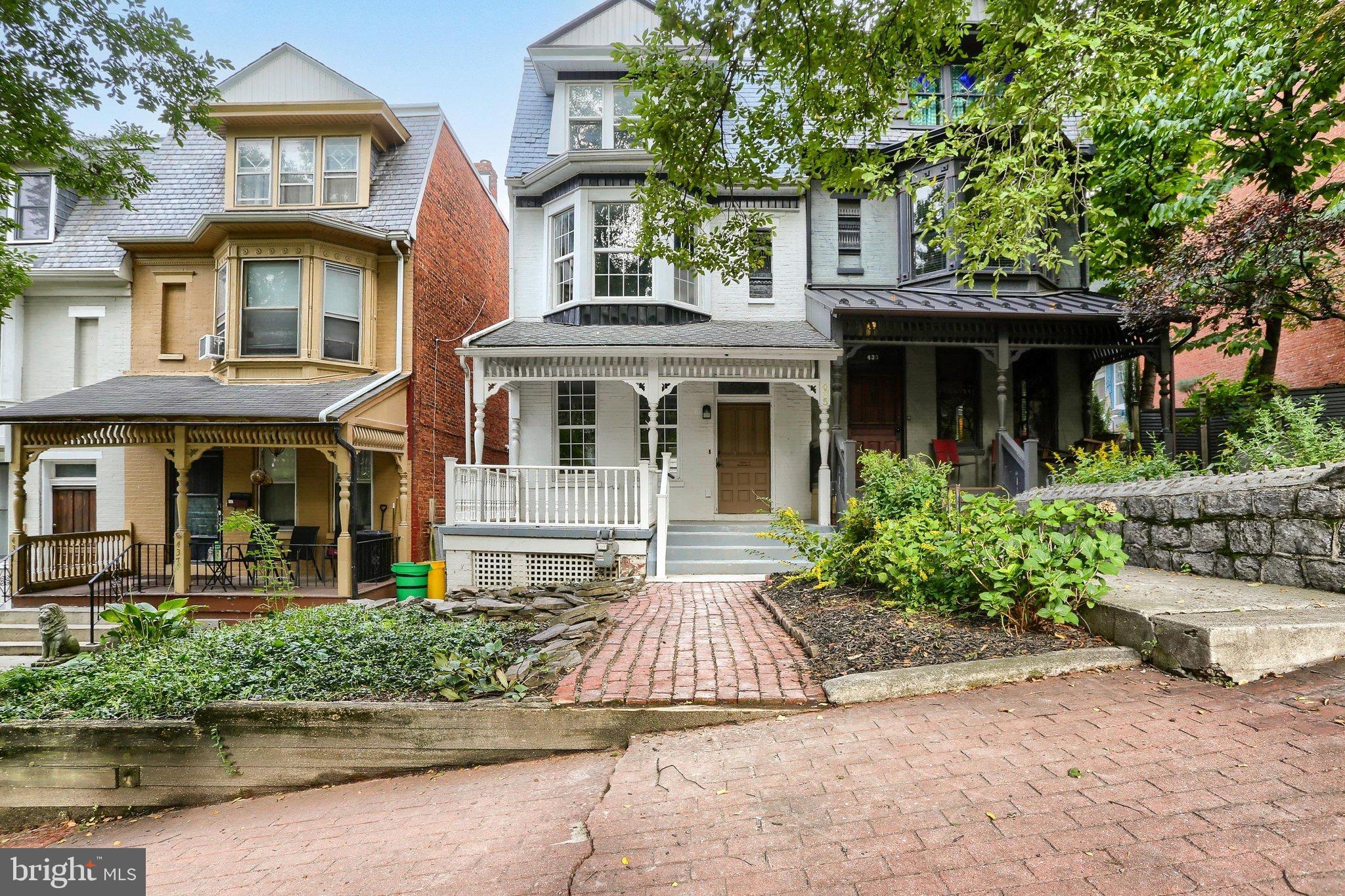435 LINCOLN STREET