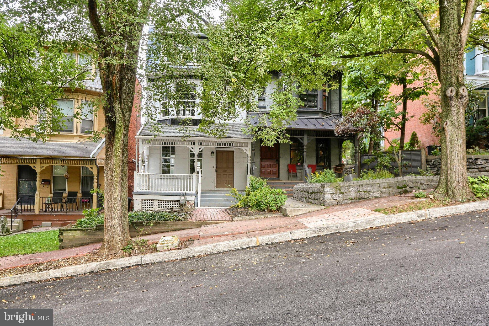 435 LINCOLN STREET