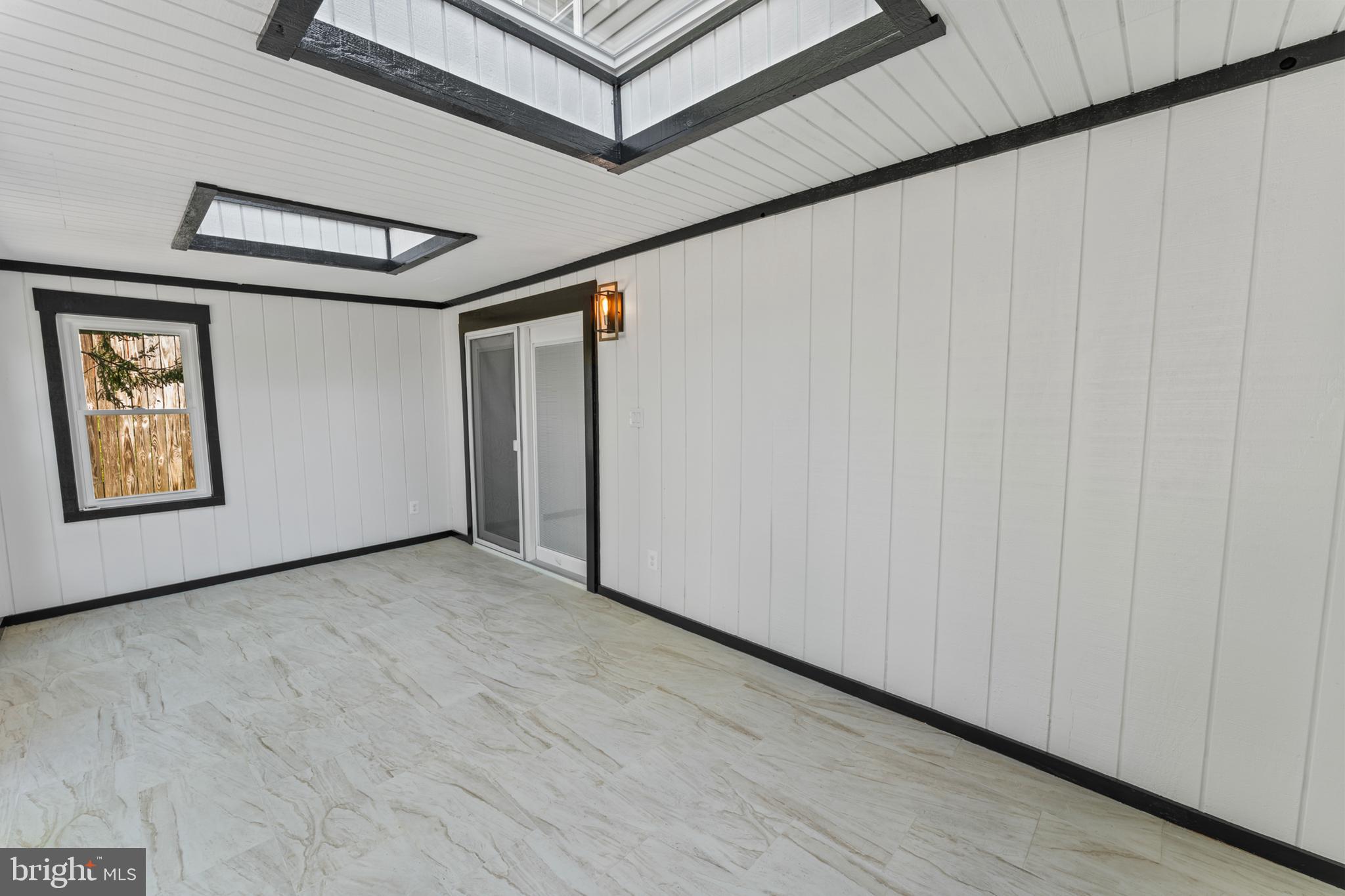 CAMELOT - Residential Lease