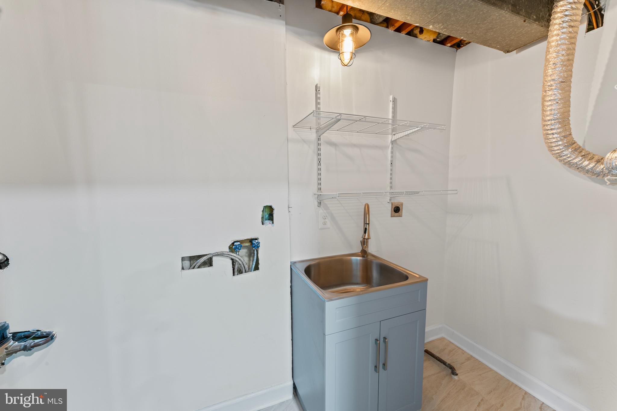 CAMELOT - Residential Lease