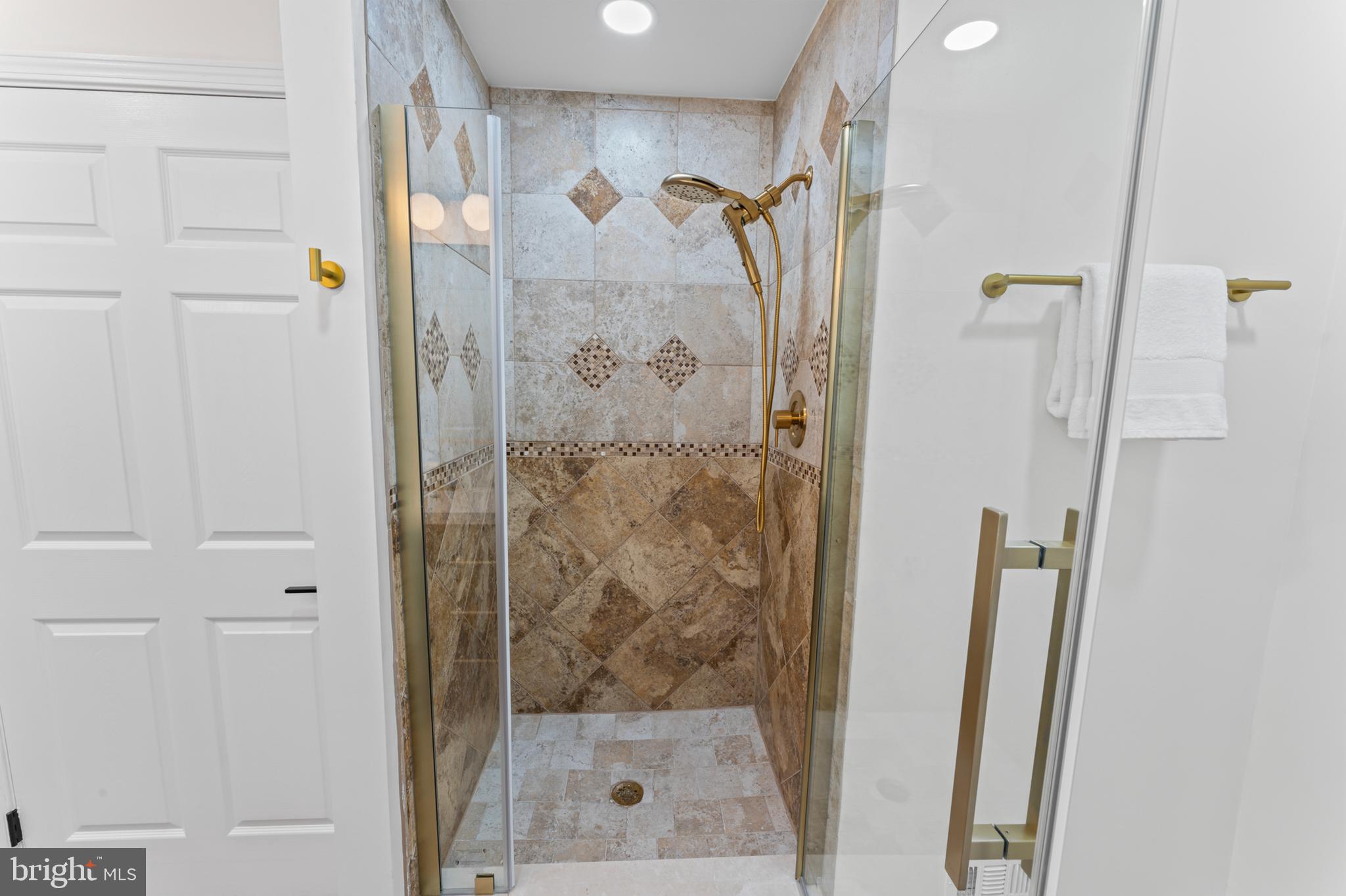 CAMELOT - Residential Lease