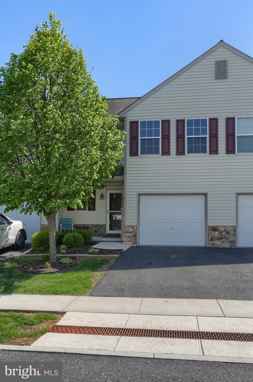 111 N VILLAGE CIR L-0119