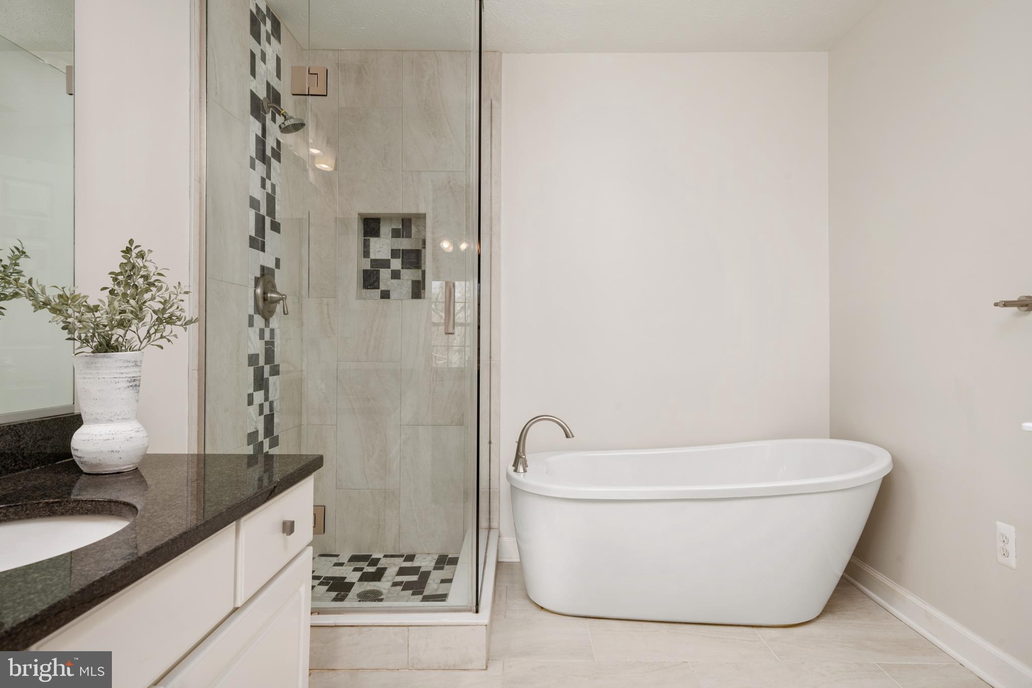 ADMIRAL REACH AT HARBOUR GATES - Residential