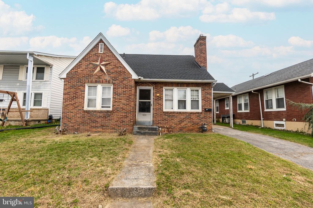 Photo of 327 Norway Street, YORK, PA 17403 (MLS # PAYK2094198)
