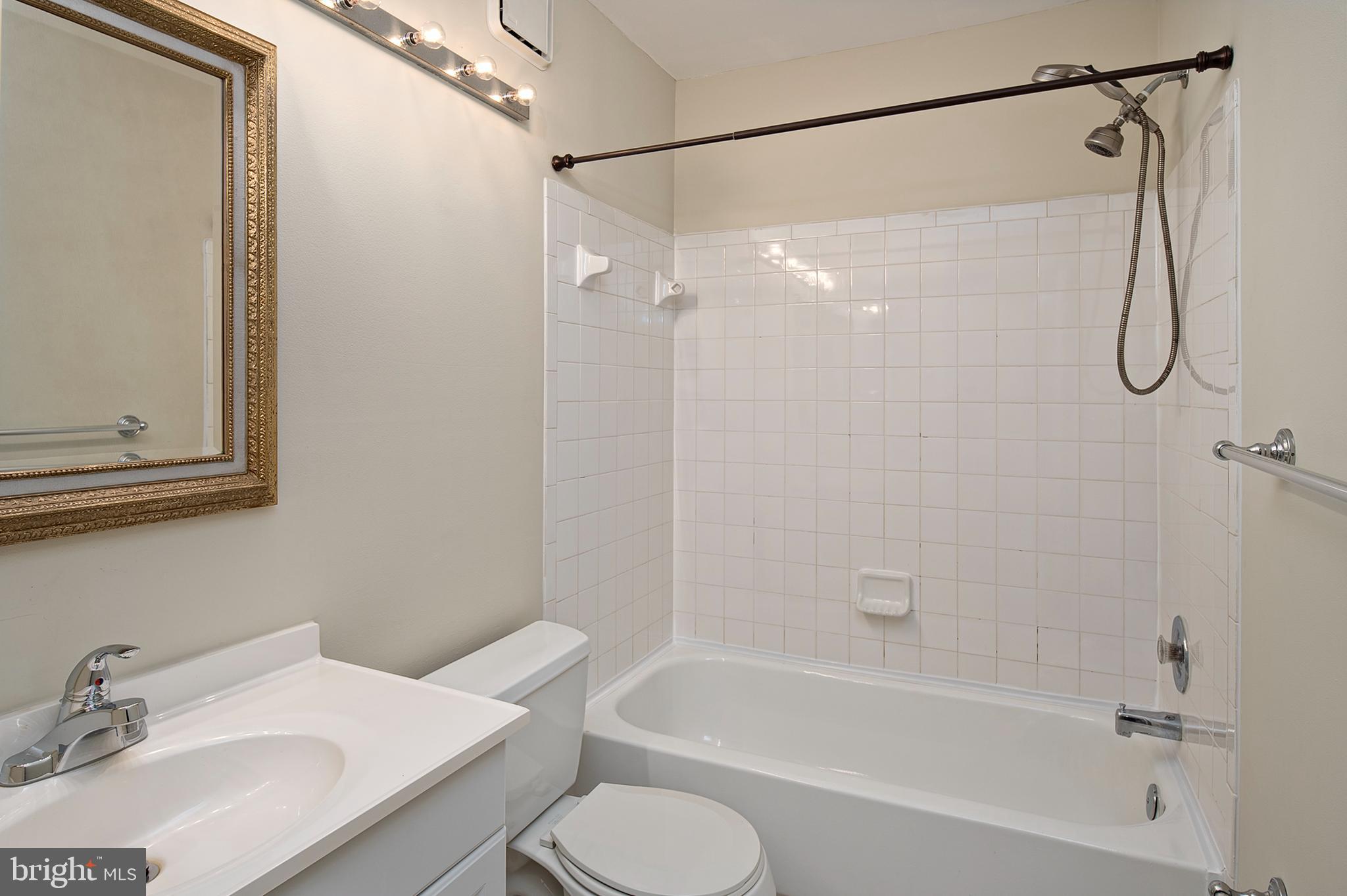 VISTAS AT LAUREL LAKES - Residential Lease