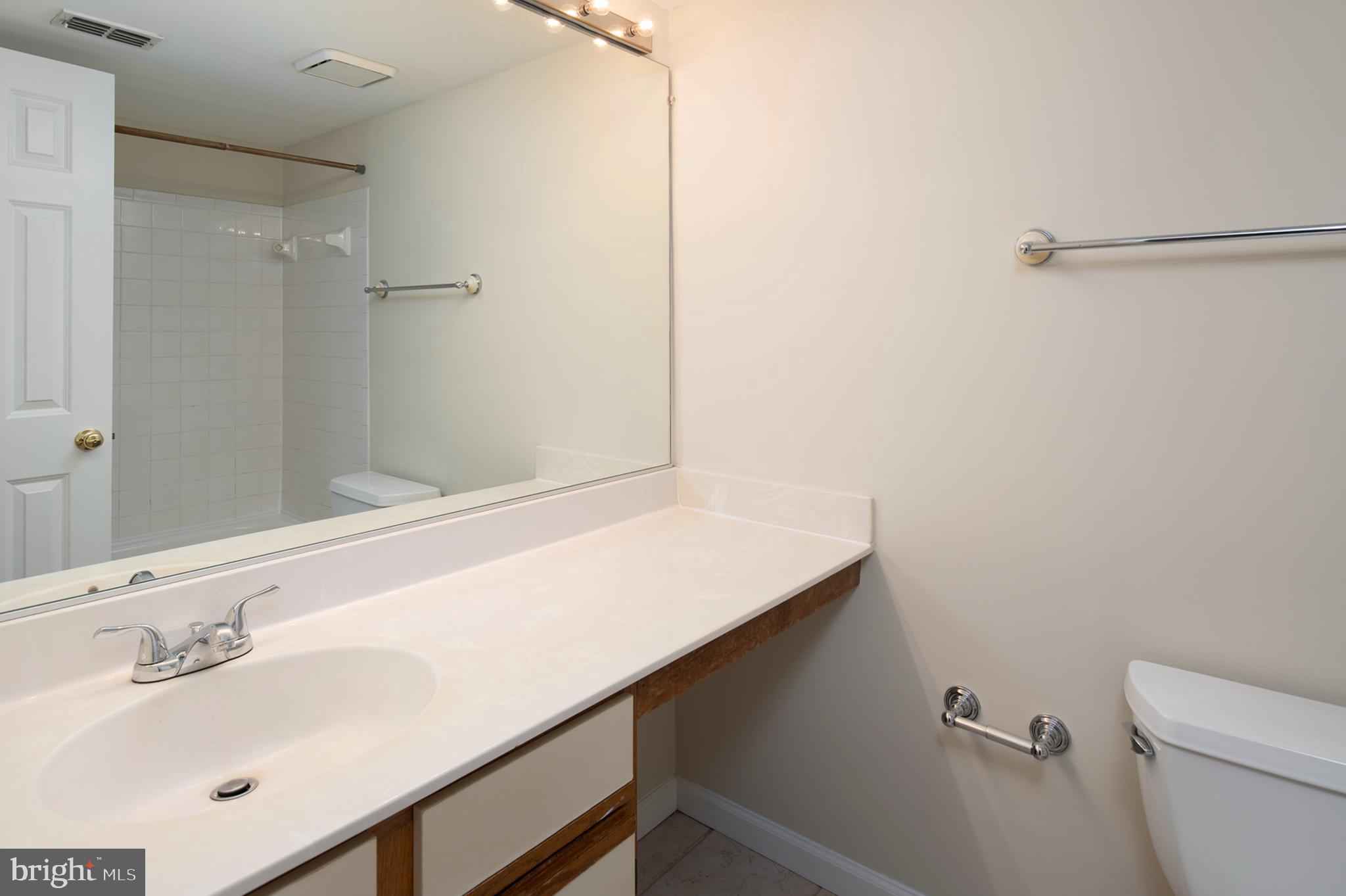 VISTAS AT LAUREL LAKES - Residential Lease