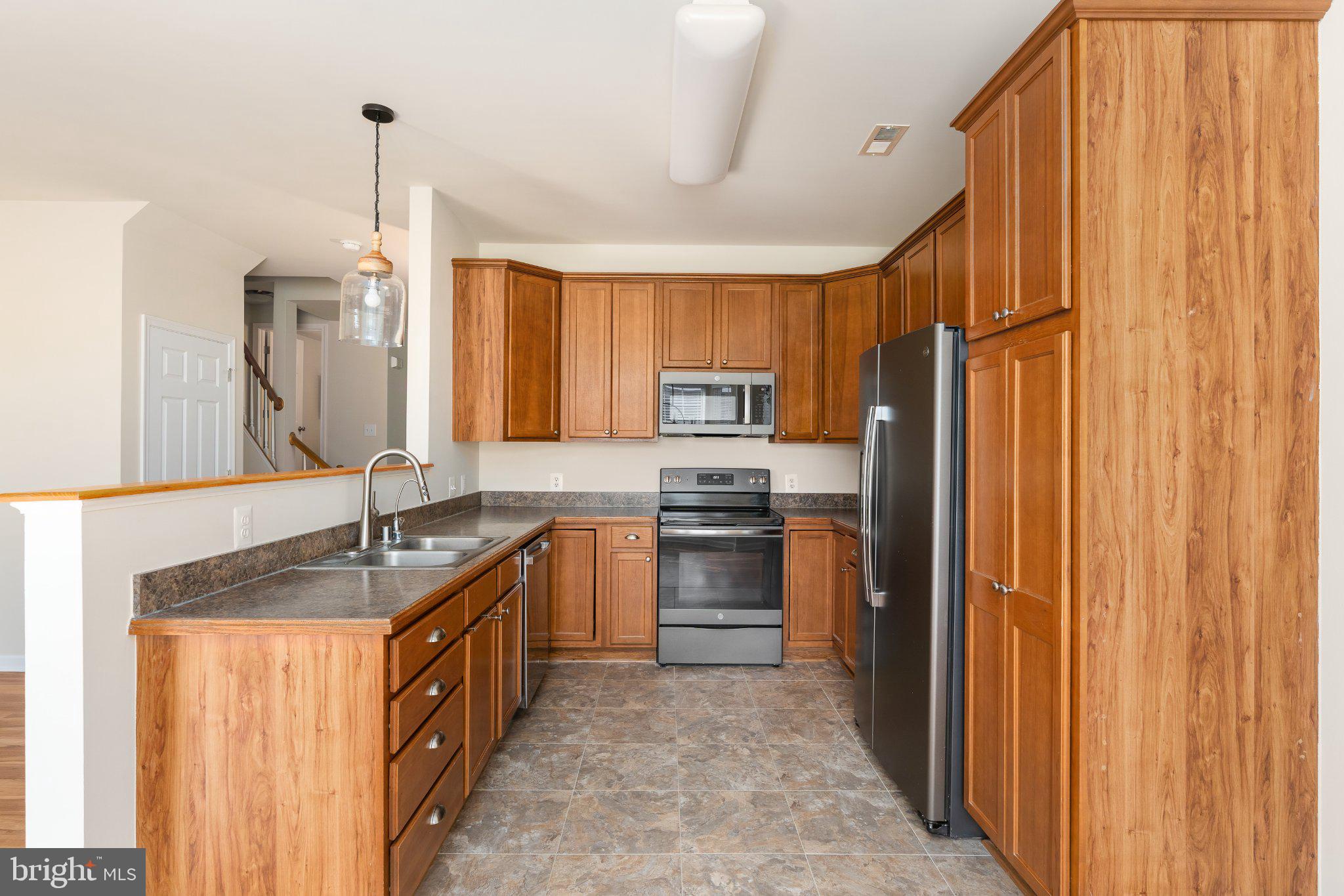 5209 DRAKES COURT