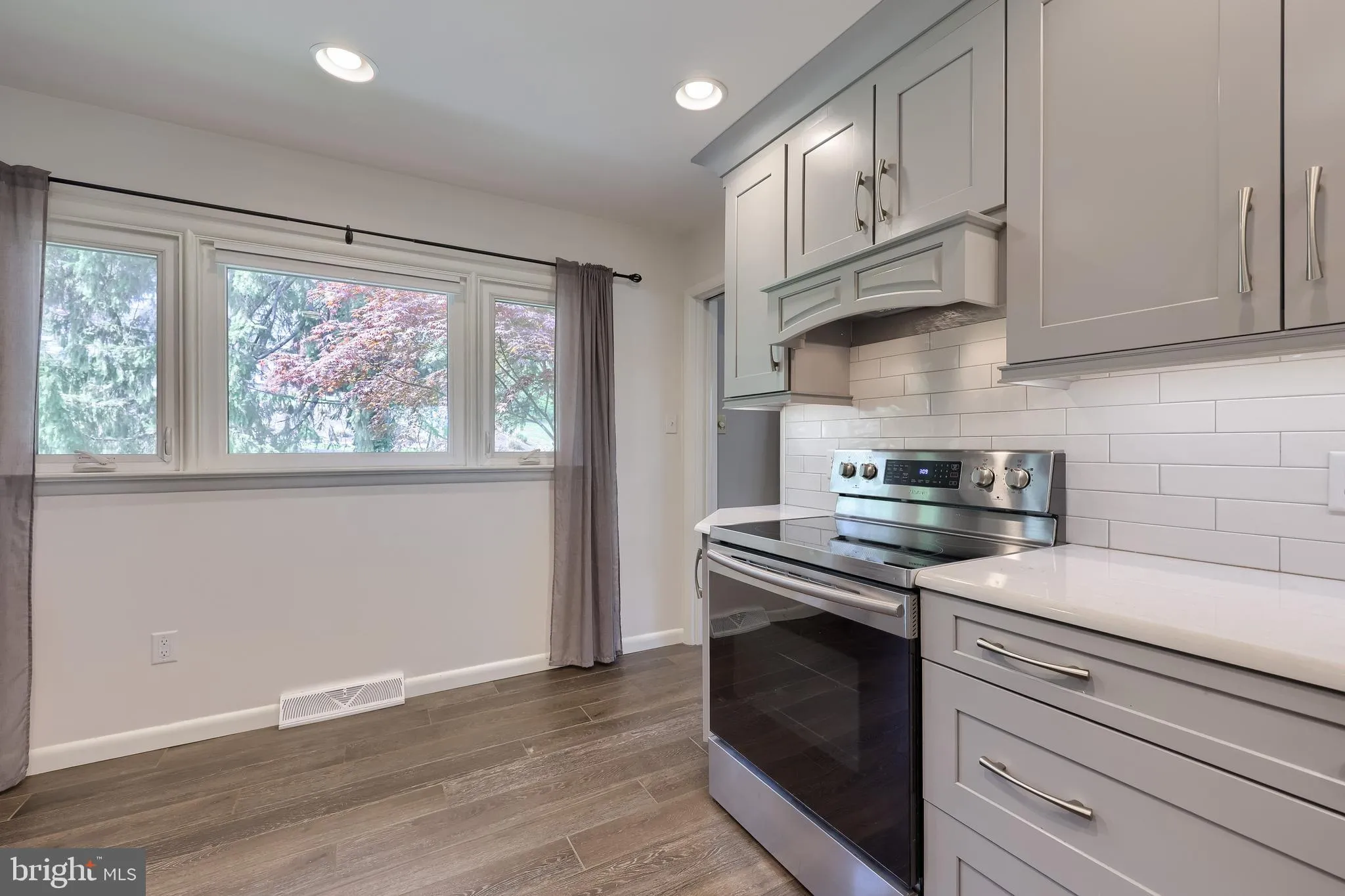 Lancaster, Pennsylvania 17601, United States, 3 Bedrooms Bedrooms, ,3 BathroomsBathrooms,Residential,Pending,119552