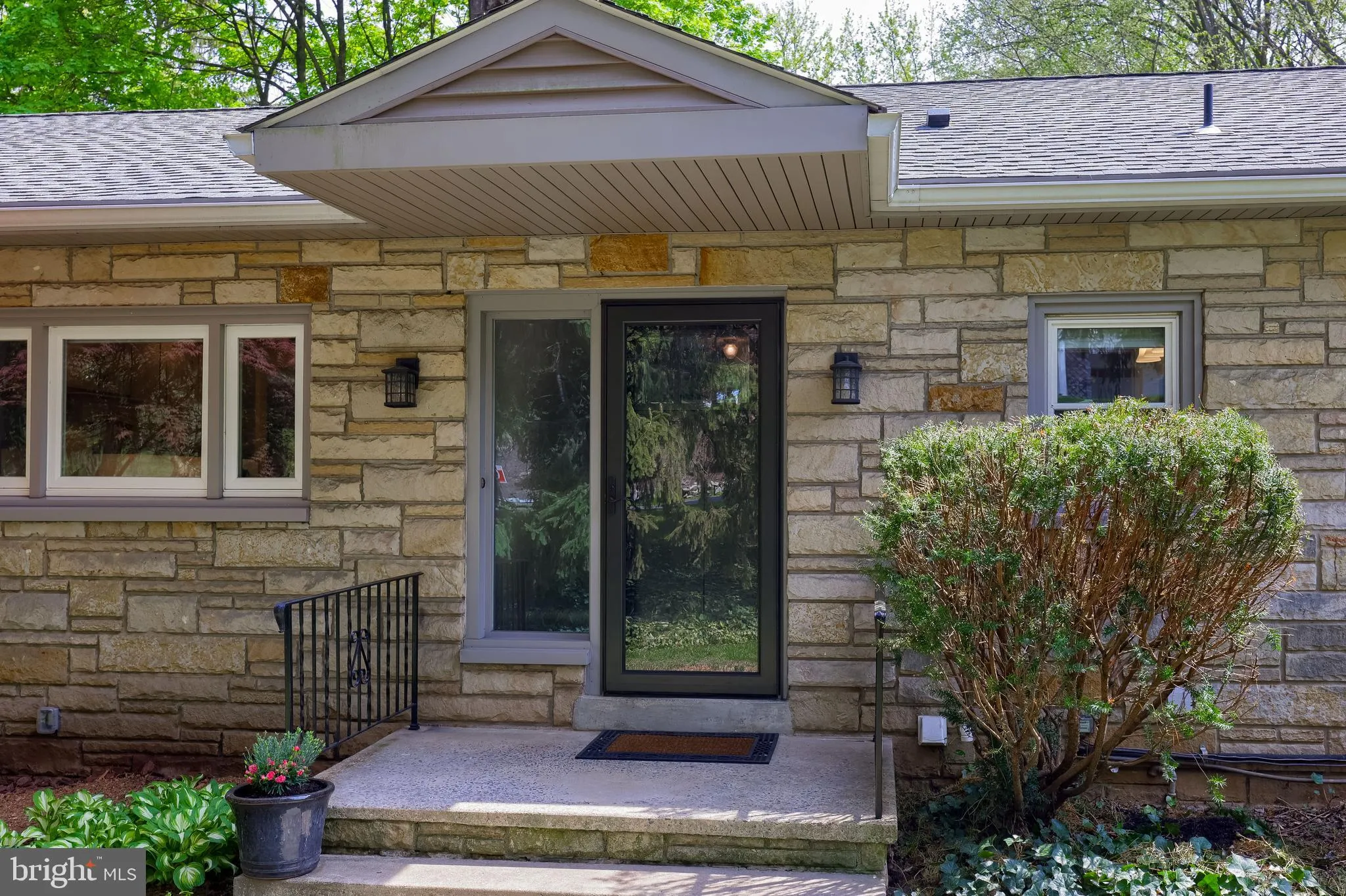 Lancaster, Pennsylvania 17601, United States, 3 Bedrooms Bedrooms, ,3 BathroomsBathrooms,Residential,Pending,119552