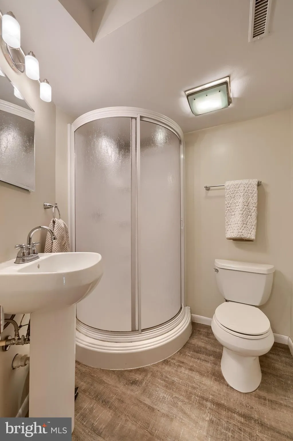 Lancaster, Pennsylvania 17601, United States, 3 Bedrooms Bedrooms, ,3 BathroomsBathrooms,Residential,Pending,119552