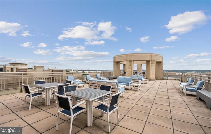 ECLIPSE ON CENTER PARK - Residential