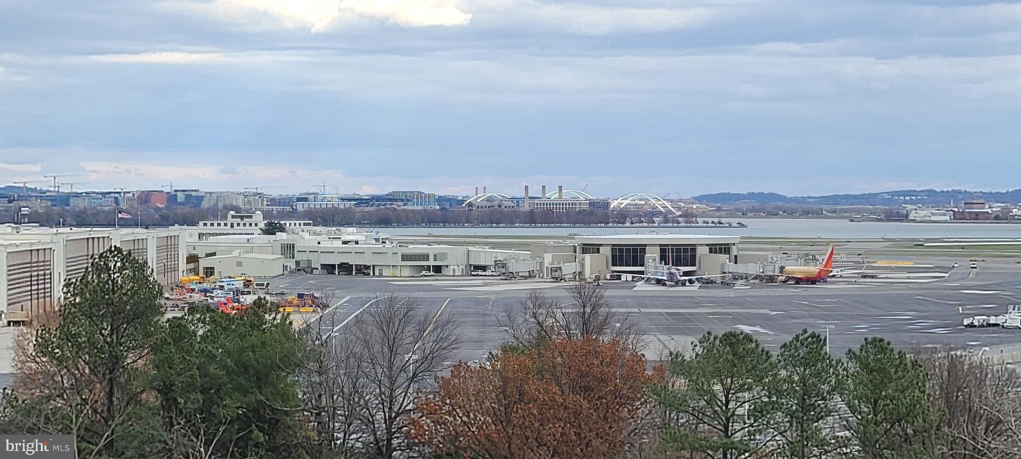 ECLIPSE ON CENTER PARK - Residential