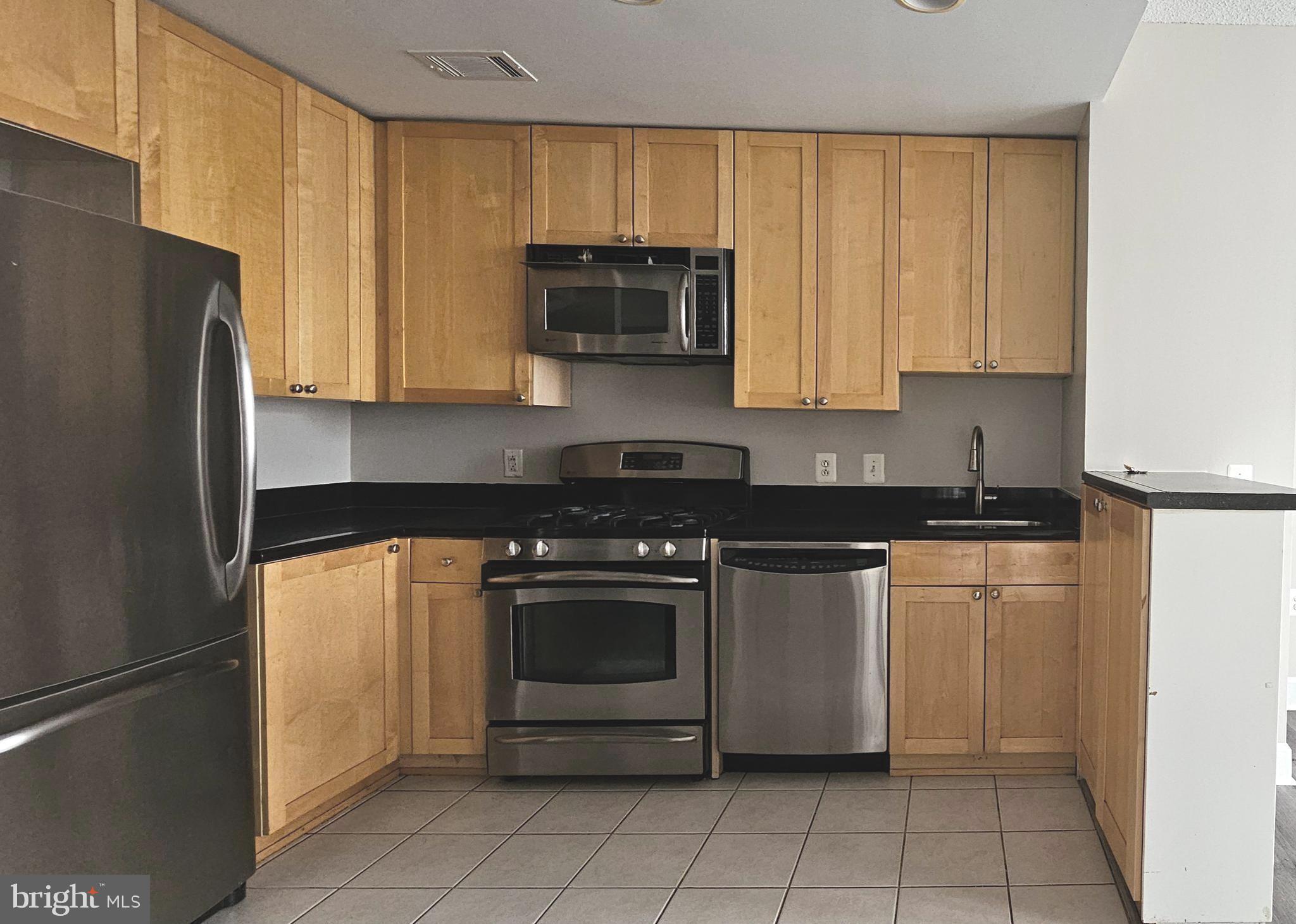 ECLIPSE ON CENTER PARK - Residential