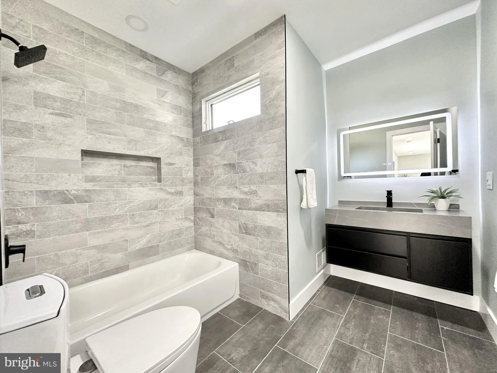 Princeton, New Jersey 08540, United States, 4 Bedrooms Bedrooms, ,4 BathroomsBathrooms,Residential,Contingent,215290