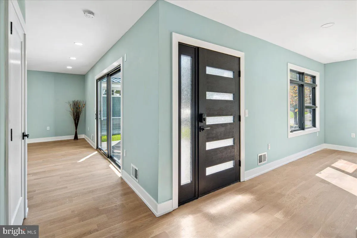 Princeton, New Jersey 08540, United States, 4 Bedrooms Bedrooms, ,4 BathroomsBathrooms,Residential,Contingent,215290