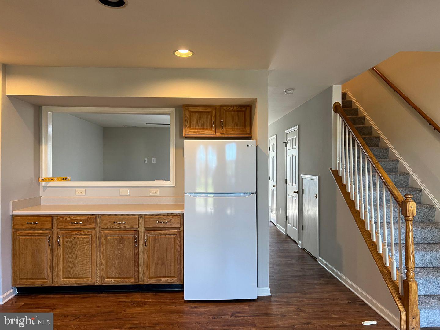 406 S SPINNAKER LANE