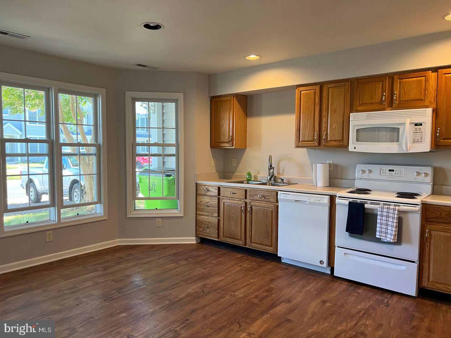 406 S SPINNAKER LANE