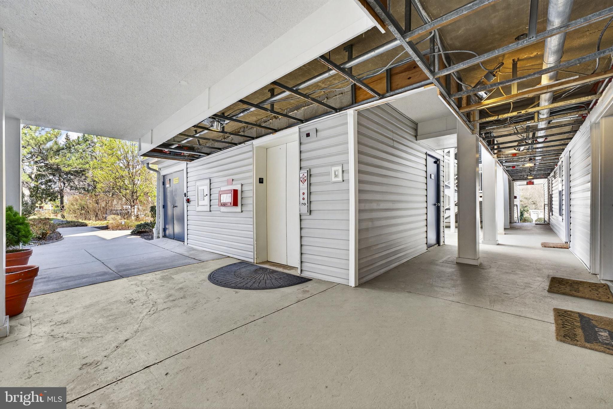 3179 SUMMIT SQUARE DRIVE 2-E1