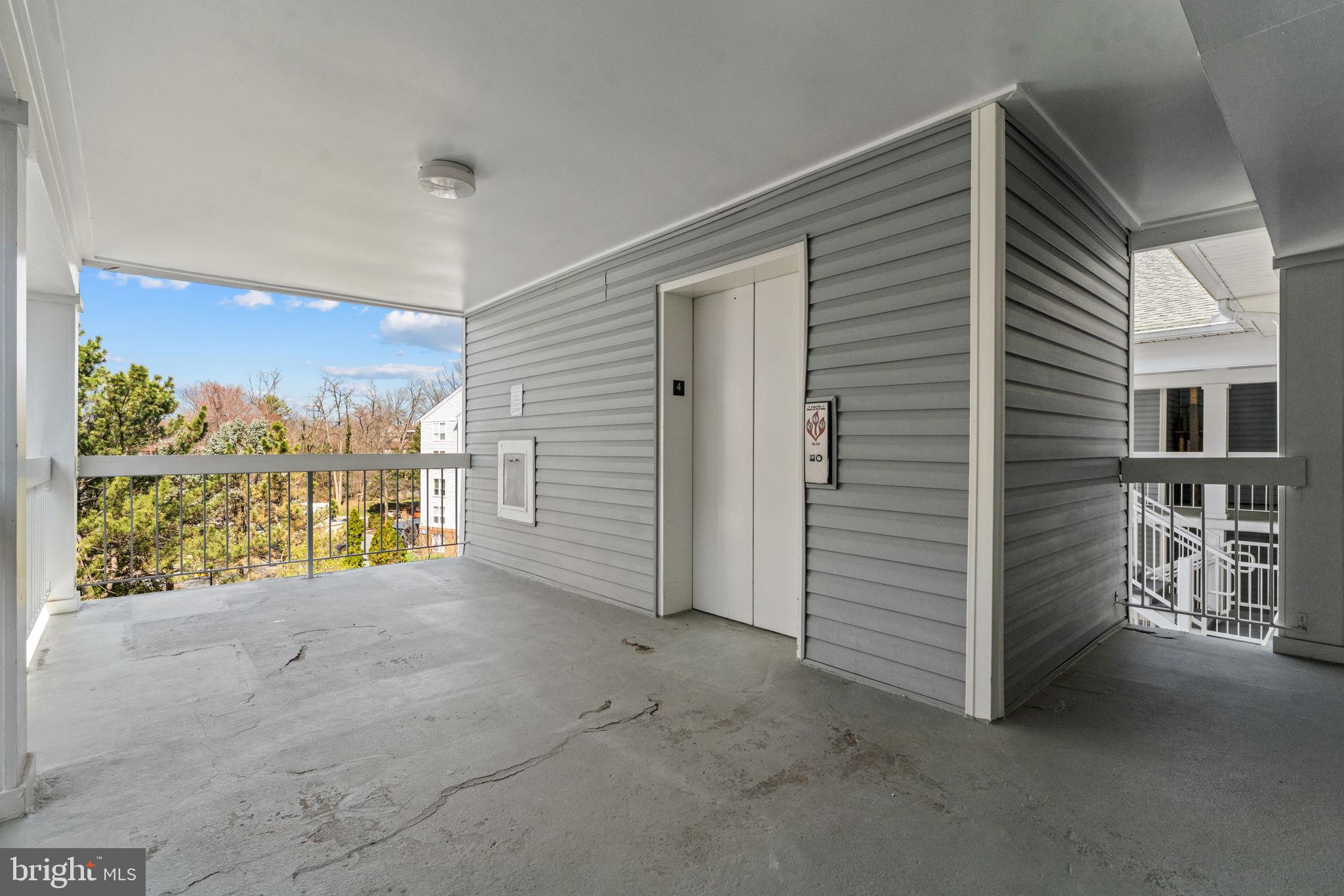 FOUR WINDS AT OAKTON - Residential