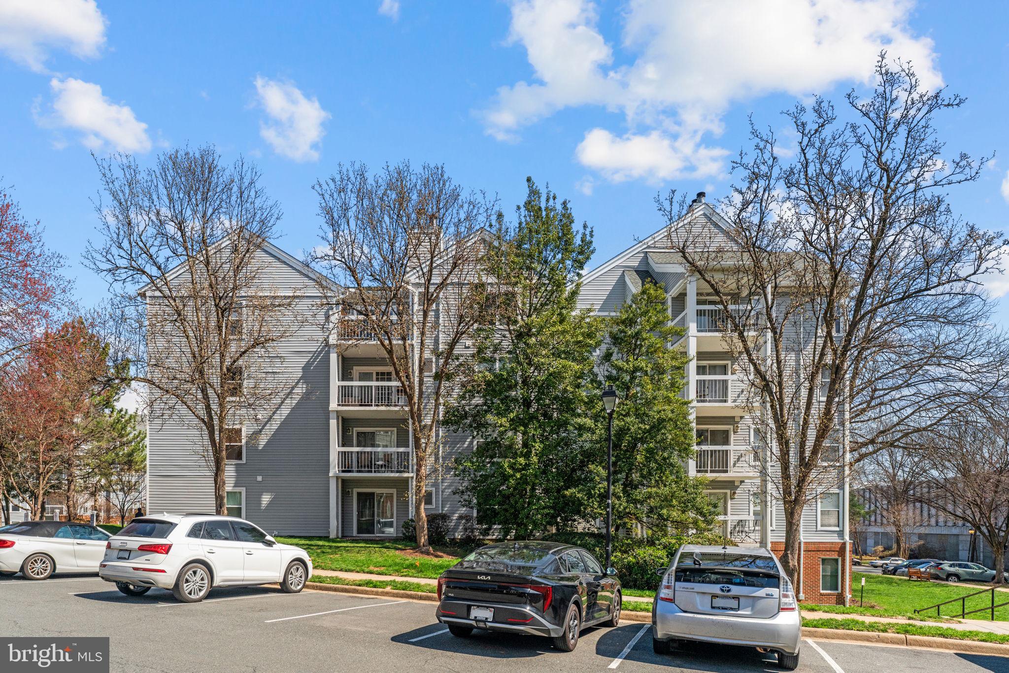 FOUR WINDS AT OAKTON - Residential