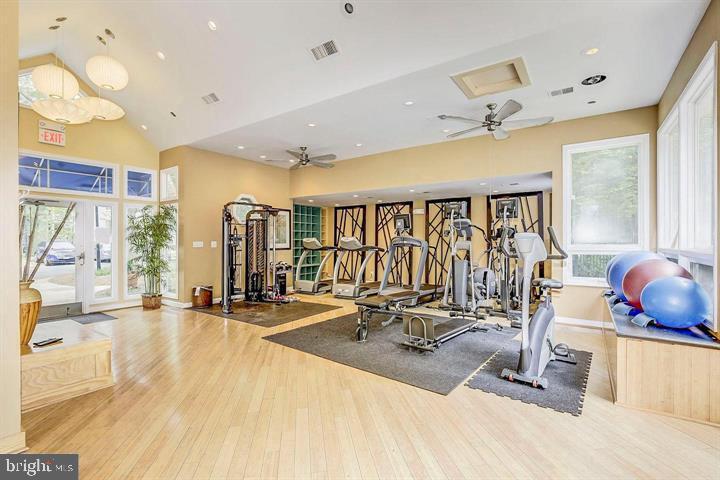 FOUR WINDS AT OAKTON - Residential