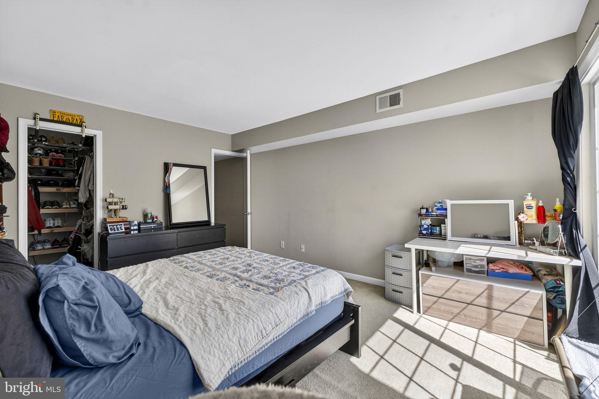 FOUR WINDS AT OAKTON - Residential