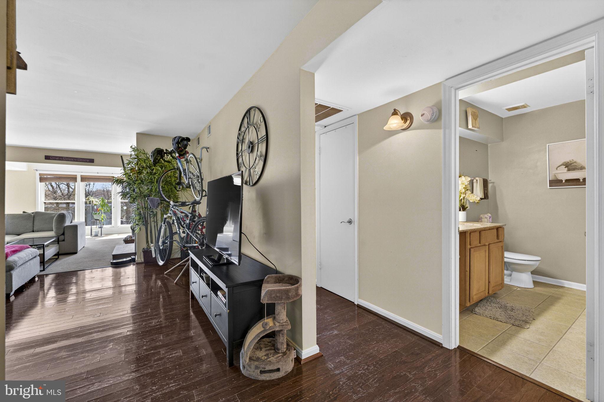 FOUR WINDS AT OAKTON - Residential