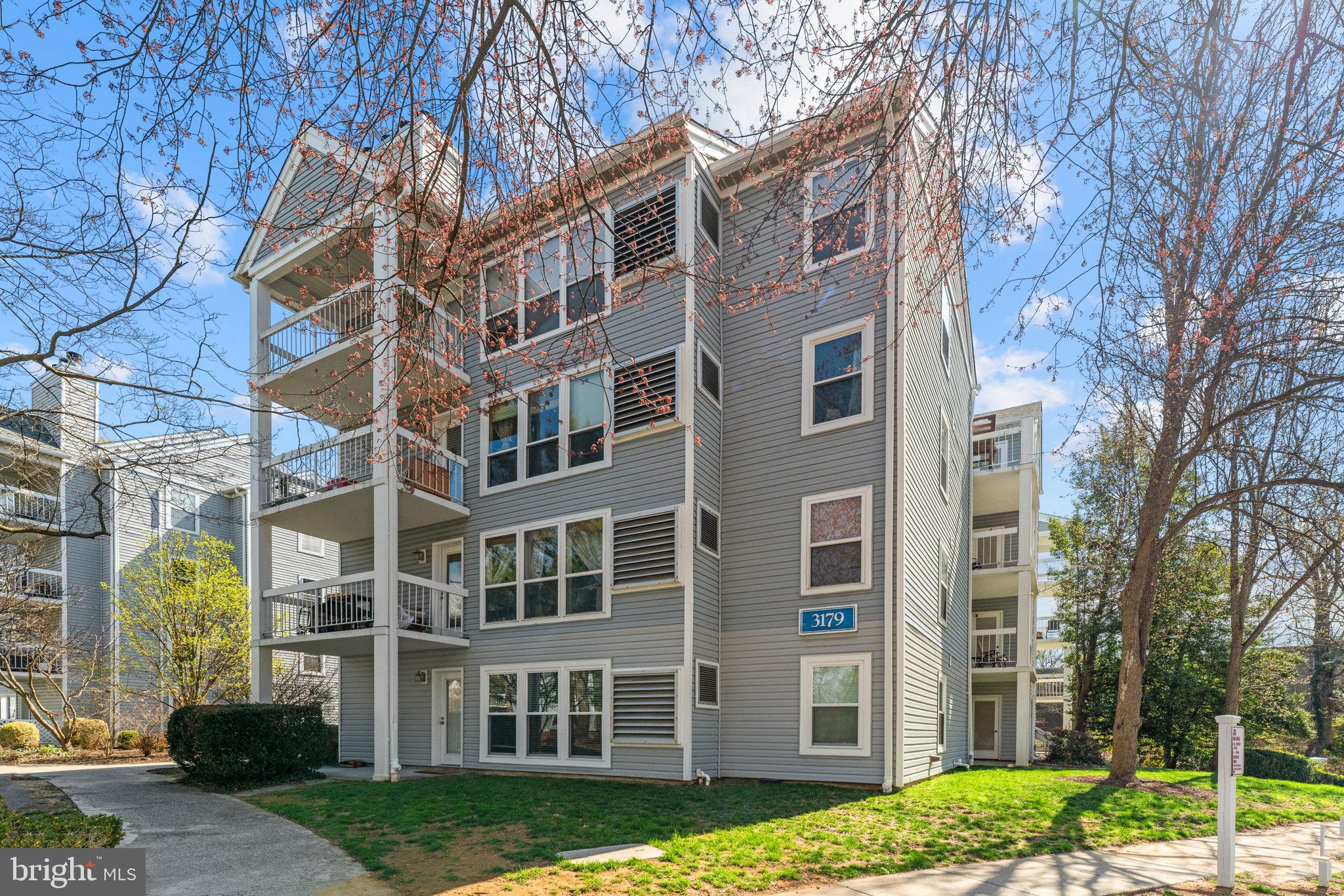 FOUR WINDS AT OAKTON - Residential