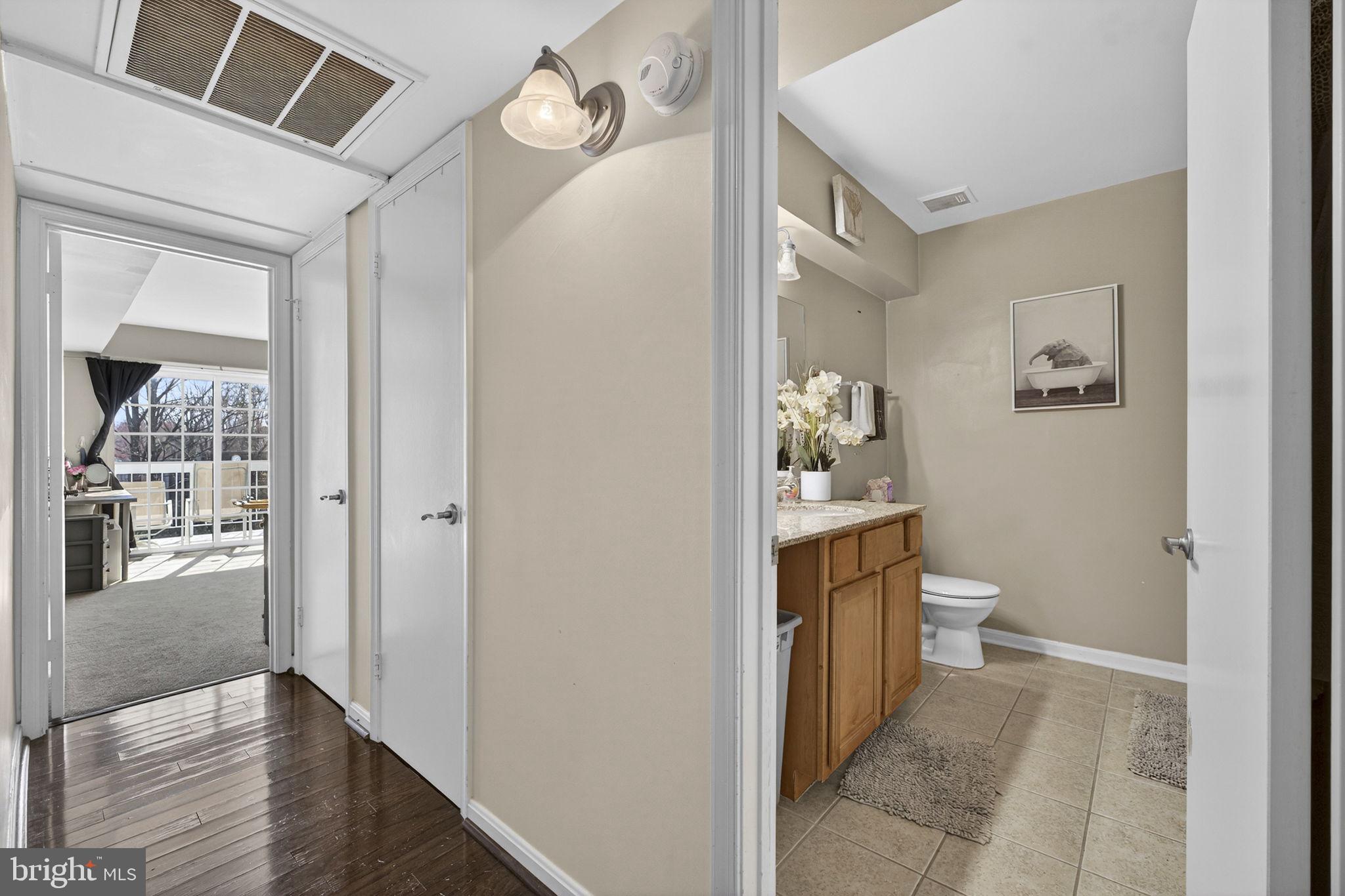 FOUR WINDS AT OAKTON - Residential